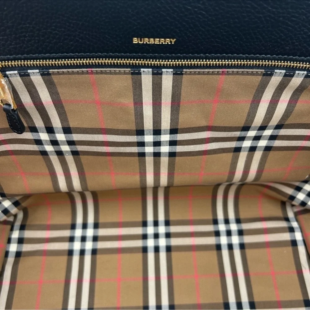 Women’s Burberry pebble grain leather check lined large shopping tote Italy - Picture 7 of 14
